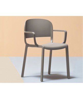 DOME 265-266 CHAIR WITH PEDRALI ARMRESTS